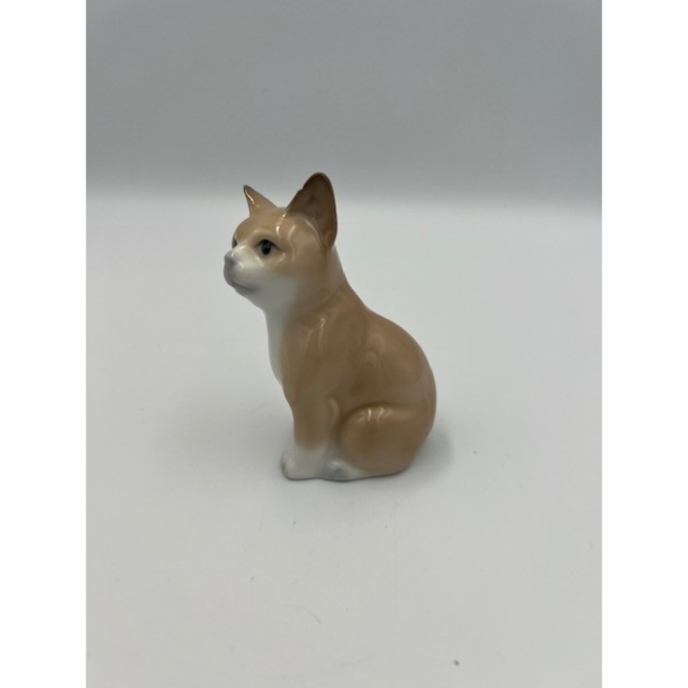 Vintage Tan White Sitting Ceramic Cat Figurine High Gloss Porcelain Kitten 3.75